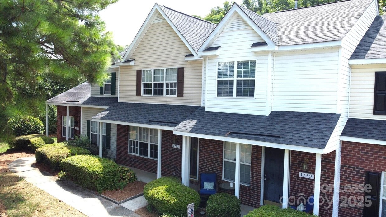 Building Photo - 1777 Forest Side Ln