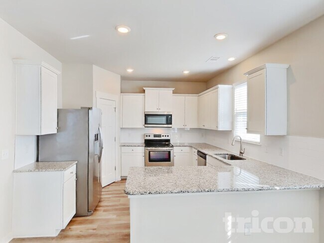 Foto del edificio - 3025 Commonwealth Dr