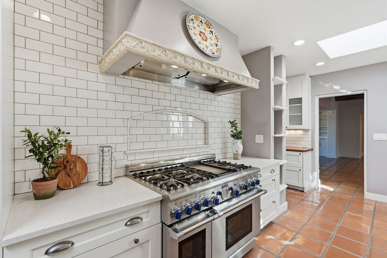 Foto principal - Elegant 3-Bedroom Home in Historic Tucson