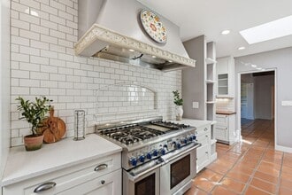 Building Photo - 1916 E Elm St