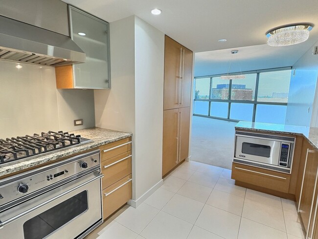 Foto del edificio - Luxurious One-Year Rental in the Heart of Kaka‘ako – with  Resort Amenities