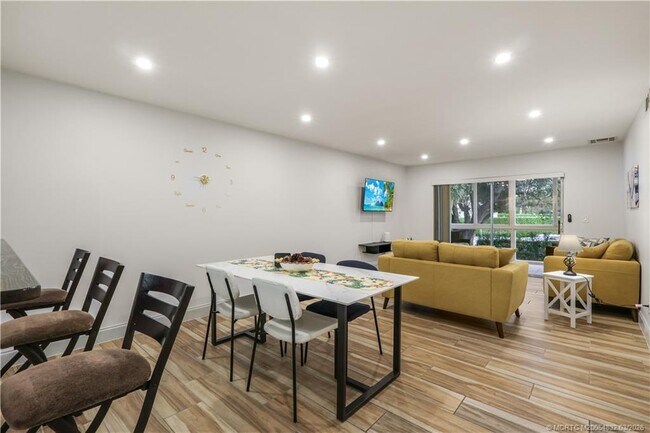 Foto del edificio - 2950 SE Ocean Blvd