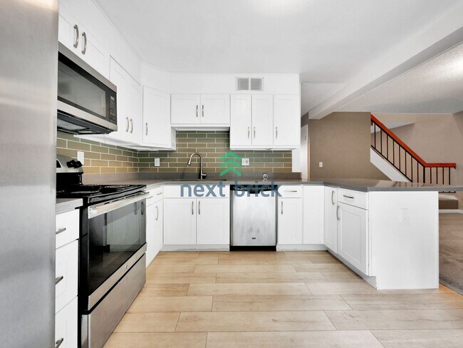 Foto del edificio - Spacious 4 Bed 2.5 Bath for Rent! OPEN HOU...