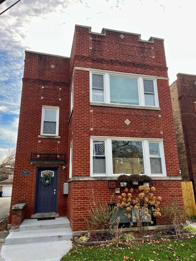Building Photo - 5015 W Cullom Ave