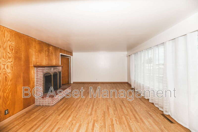 Primary Photo - 1011 Manor Rd