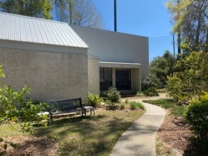 Building Photo - 715 Deer Run Villas