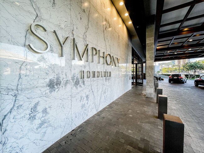 Foto del edificio - Furnished Symphony Condo with Direct Ocean Views and Two Parking