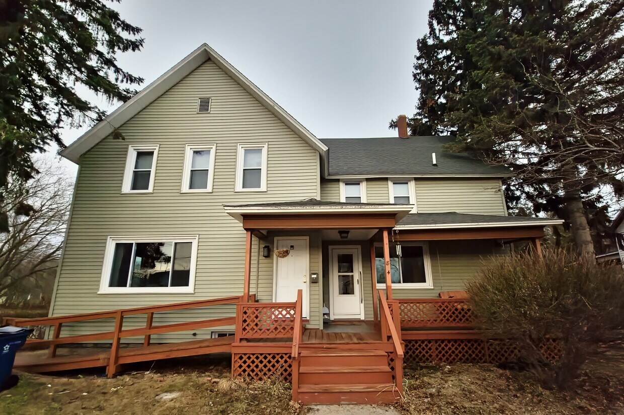 814 Davis St Unit 1, Manistee, MI 49660 Apartments in Manistee, MI