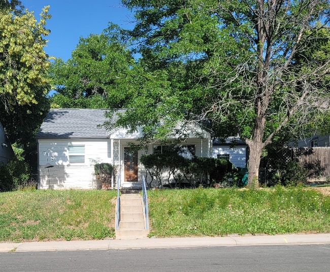 Photo - 1240 Elmira St House