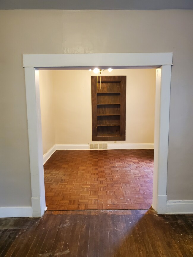 Dining room - 1049 Charles Ave