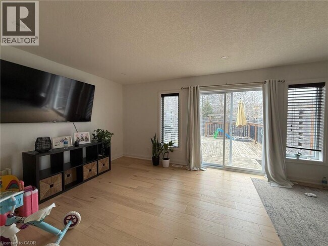 Building Photo - 174 Templewood Dr