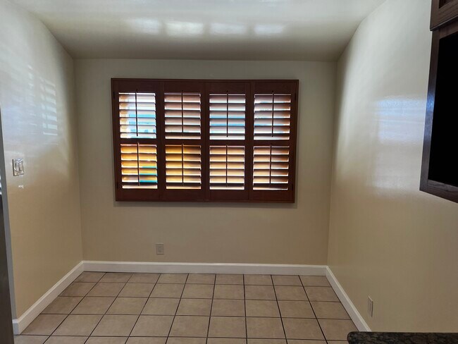 Building Photo - 13821 Hawthorne Way