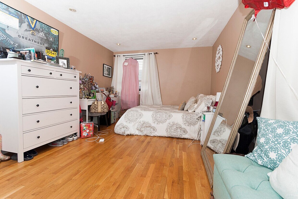 Building Photo - Allston 1 Bed 1 Bath