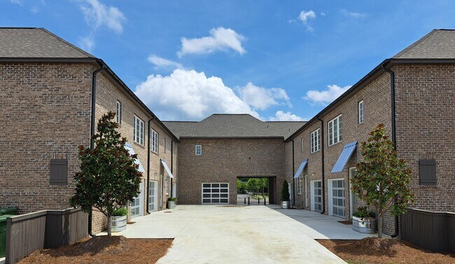 Building Photo - 5060 Mercer St