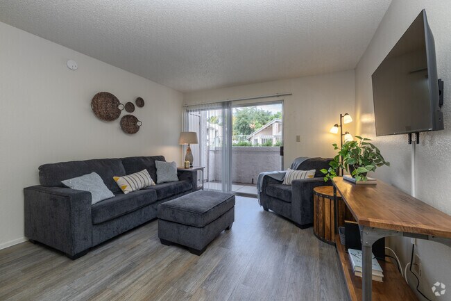 Mesquite: 1 habitación, 1 baño - 580 pies cuadrados - Sala de estar - The Woods Apartments at Midvale Park