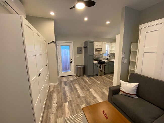 Building Photo - 6536 Tamarind St
