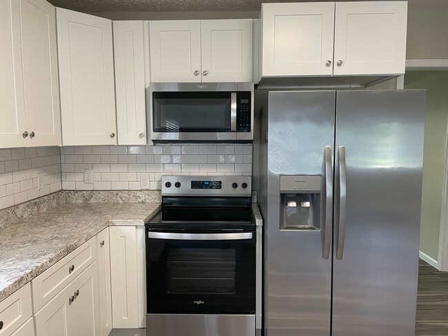 Building Photo - Knoxville 37918 - Adorable Fountain City Rancher with 3 Bedrooms, 1 Bath Rent – $1,550/Month! - C...