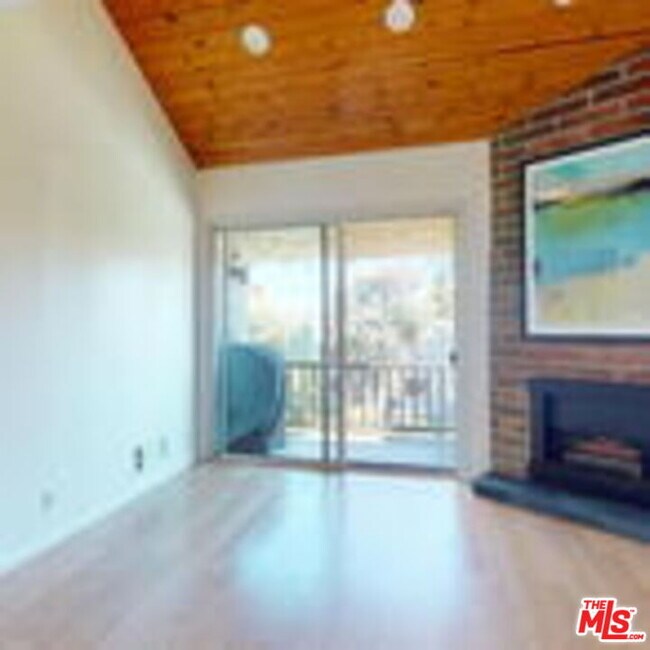 Foto del edificio - 8740 Tuscany Ave
