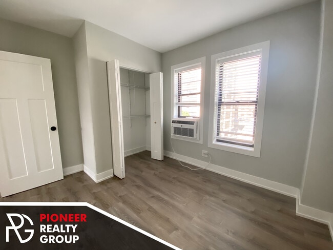 Building Photo - 515 W Belmont Ave