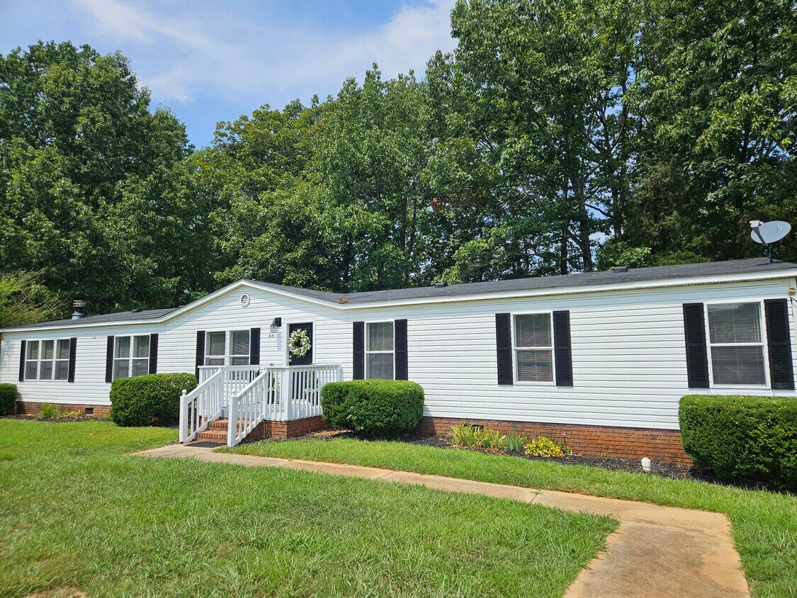 Primary Photo - 315 Walnut Crest Ct