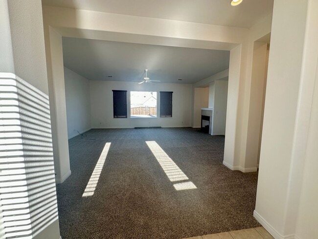 Building Photo - Beautiful 3 Bedroom 2.5 Bath Single Family...