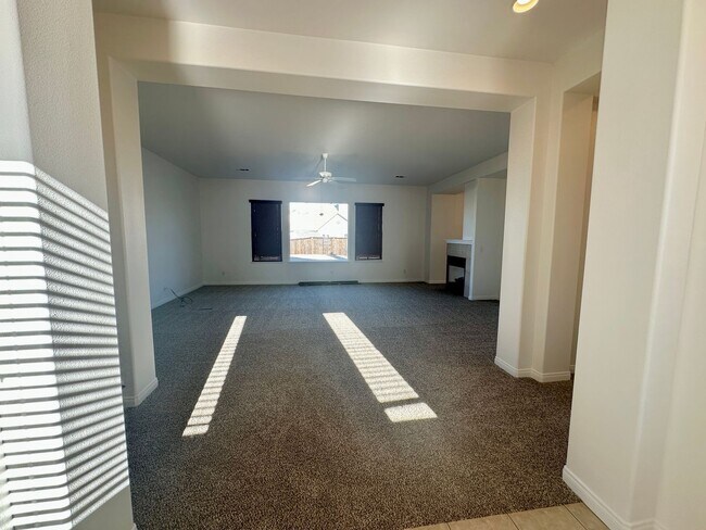 Foto del edificio - Beautiful 3 Bedroom 2.5 Bath Single Family...