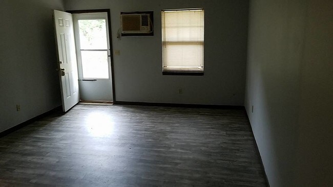 Foto del edificio - 714 Henry Ln