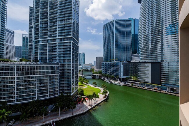 Foto del edificio - 901 Brickell Key Blvd