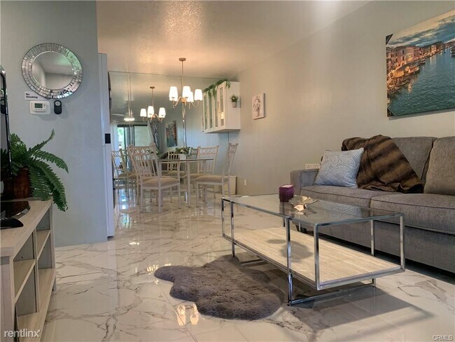 Foto del edificio - 1 br, 1 bath Condo - 2809 N Los Felices Ci...