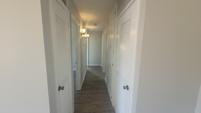 Building Photo - Recently remodeled 3 bedroom 1.75 bathroom...