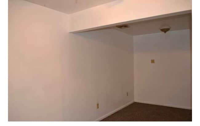 Building Photo - 1050 Main St