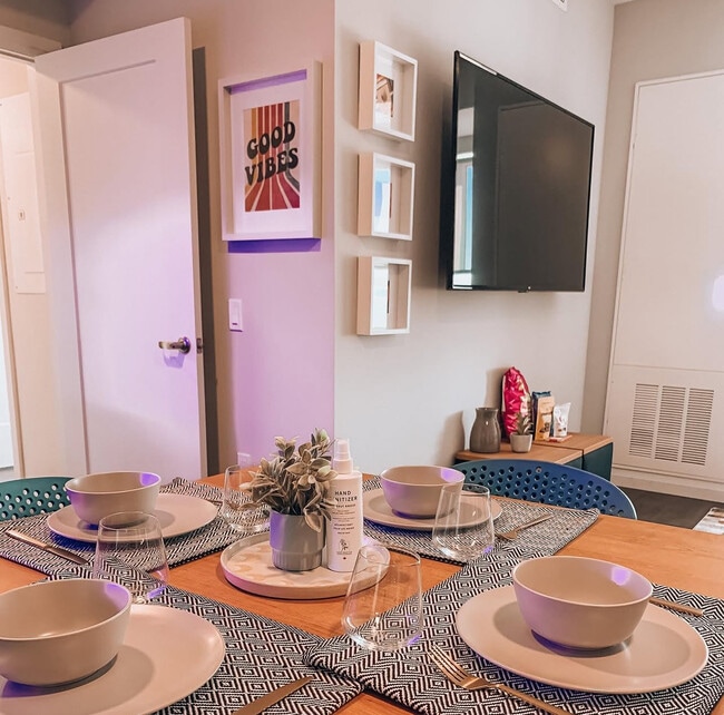 Building Photo - 160 Sherwood Forest Sq