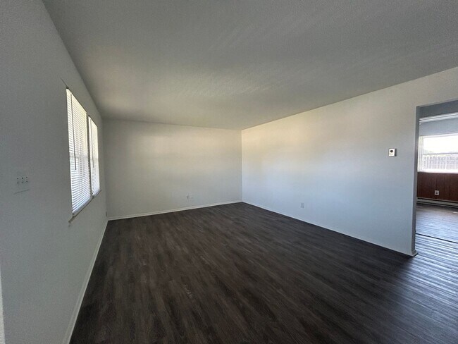 Foto del edificio - 301-303 S CR 400 E