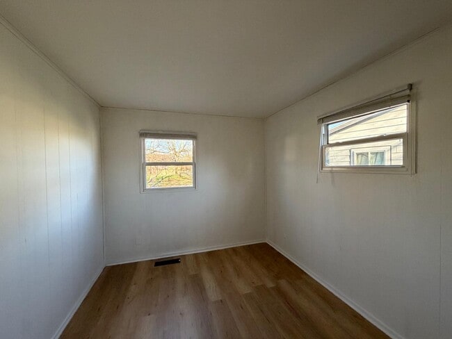 Building Photo - 1440 Azalea Dr