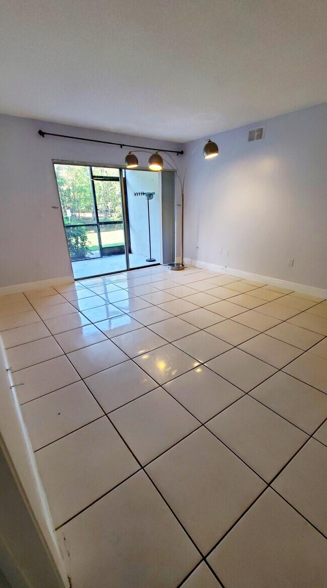 Foto del edificio - 721 N Pine Island Rd