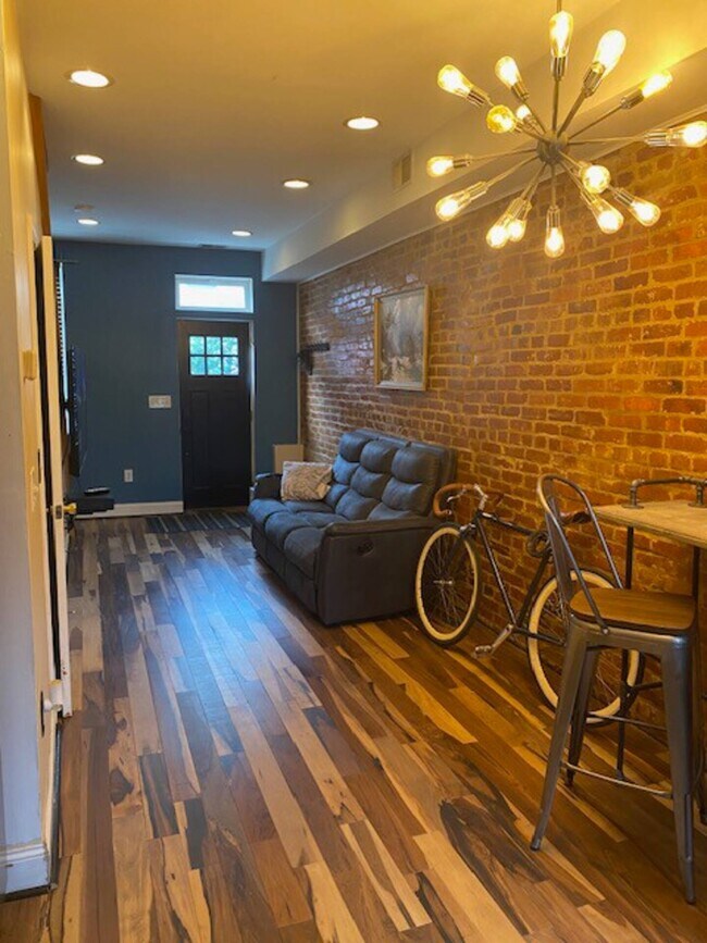 Building Photo - 1225 Wylie St NE