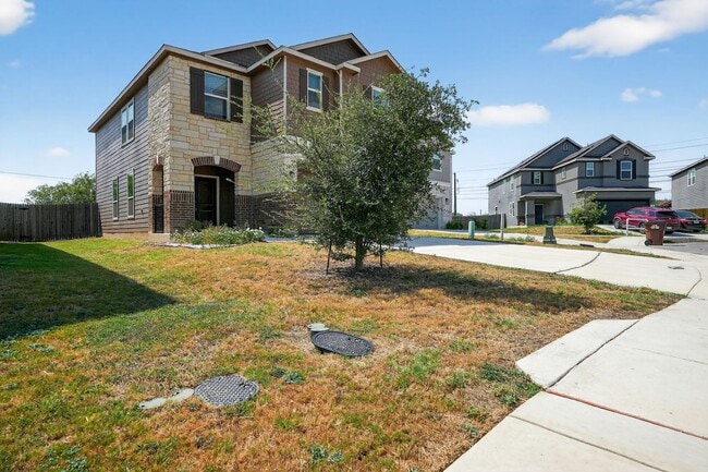 Building Photo - **4 Weeks Free!!** Spacious & Stylish Home...