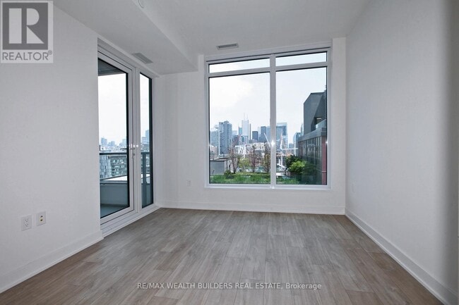 Building Photo - 576 Front St W