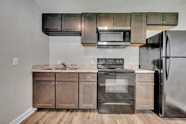 Building Photo - Fresh and Clean - 1 Bed 1 Bath Apartment - Monte Sano Bungalows