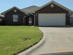 Building Photo - 4018 SW Mesquite Dr