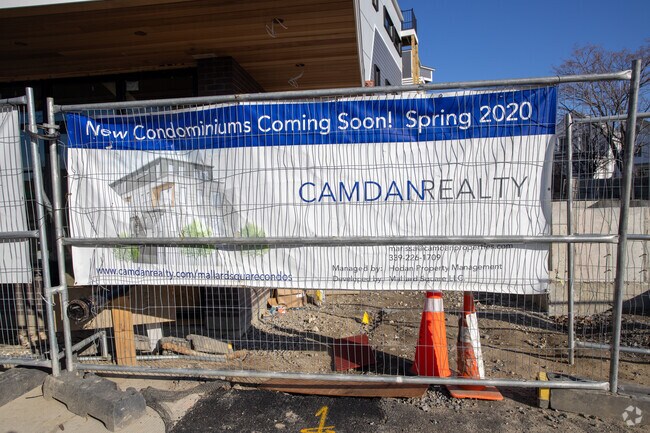 Building Photo - Cloverleaf Condominiums