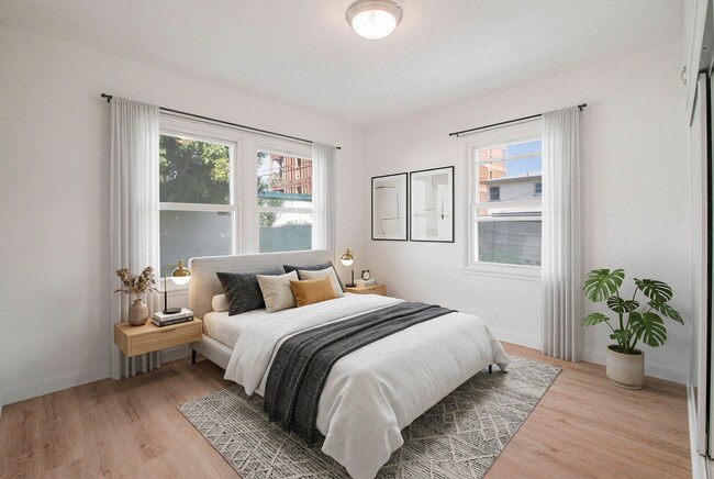 Foto del edificio - 8817 Belford Ave