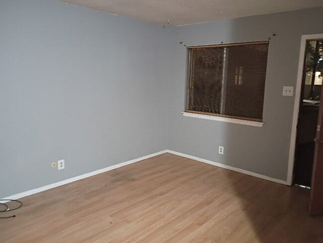 Building Photo - 515 Valencia Dr SE