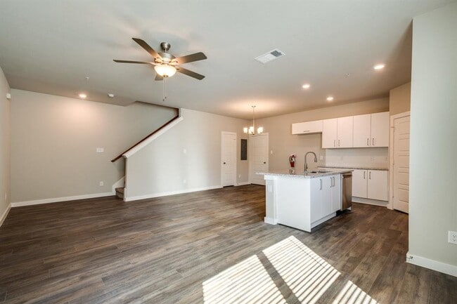 Building Photo - 722 Fallow Dr