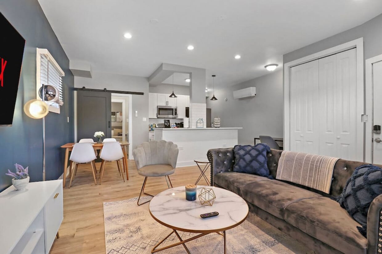 Foto principal - 5015 Main St