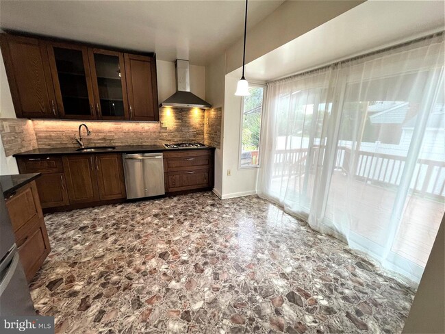 Building Photo - 5808 Flaxton Pl