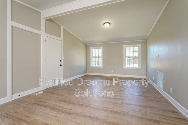 Building Photo - 509 Saunders Pl