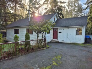 Building Photo - 2734 Wilmot Ave