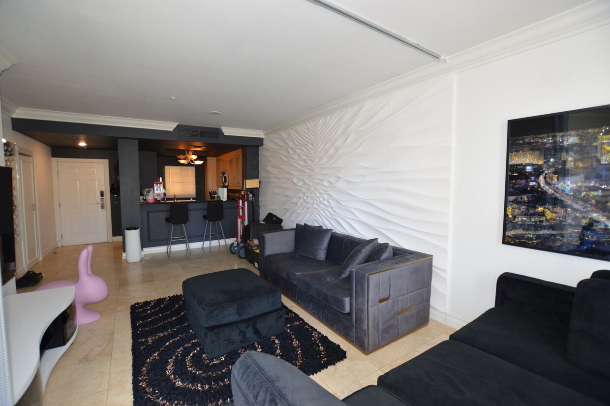 Primary Photo - Meridian Furnished 2 Bedroom / 2 Bath Luxu...