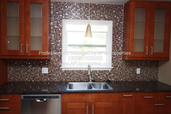Foto del edificio - Beautiful 4 bedroom 2.5 bathroom Home in F...